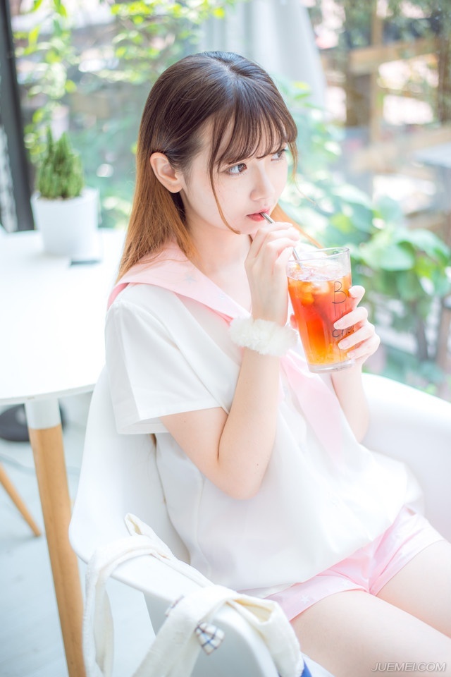 “庞先生，不是我等不明事理。”一名蜀将苦笑道：“只是冠军侯之政策，于我士族……”